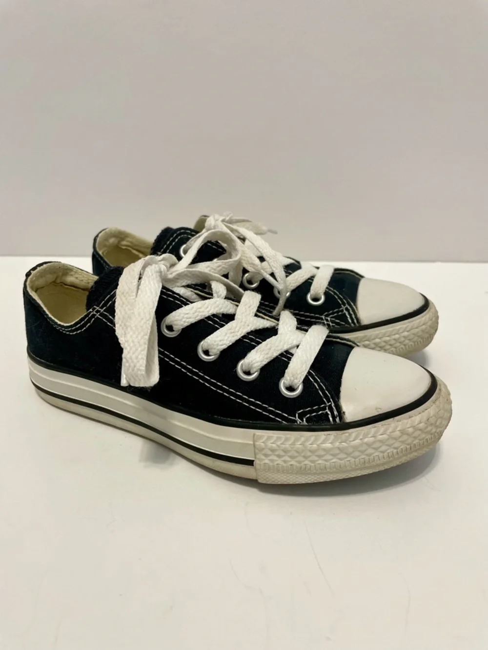 Converse All Star Chuck Taylor Classic Low Top Kids Sneakers Youth Size 12 Black